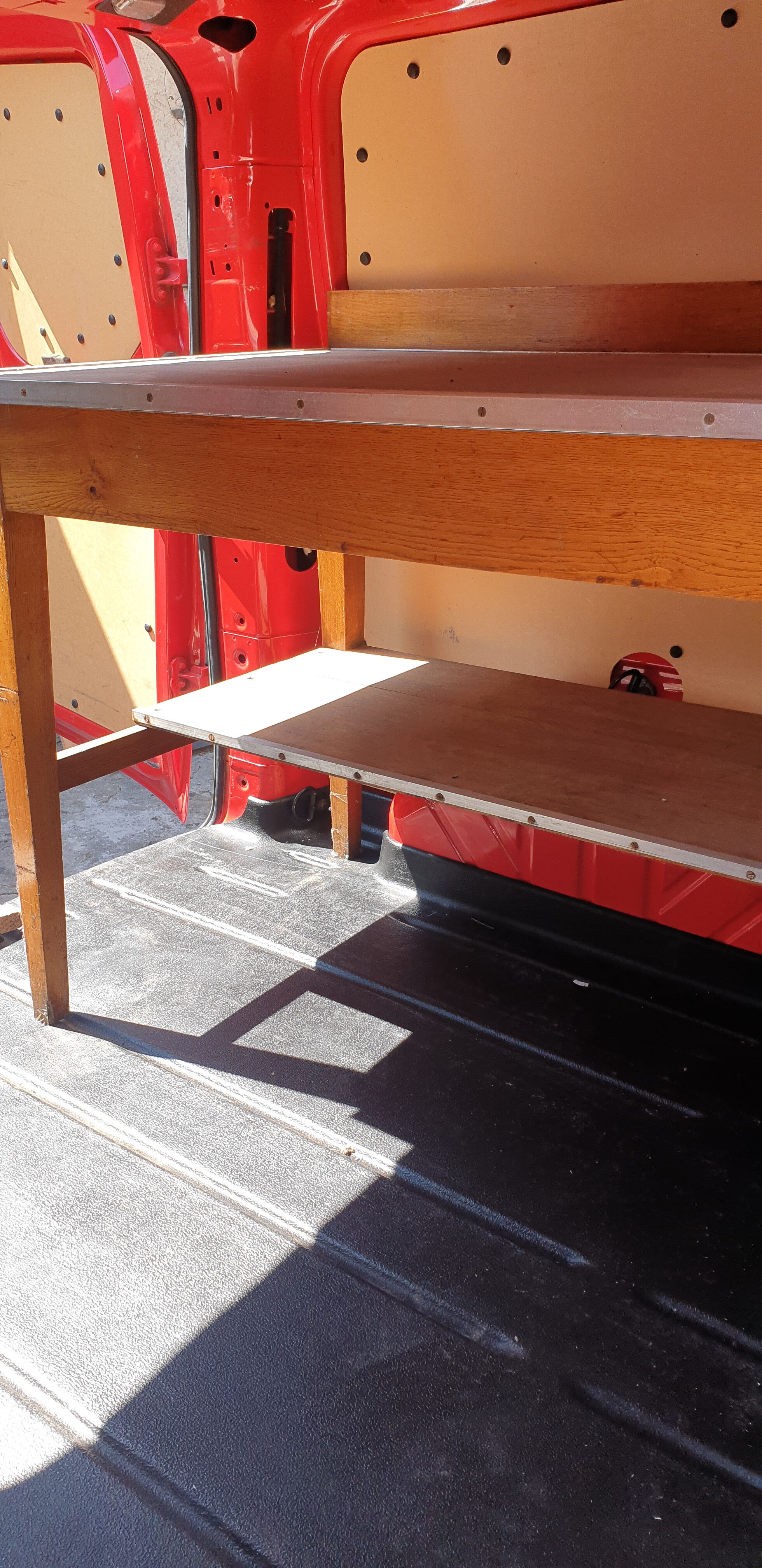 Old industrial workshop establishment and its 4 drawers