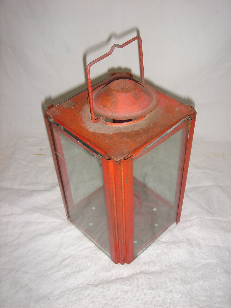 Lanterne en tôle rouge, 1970