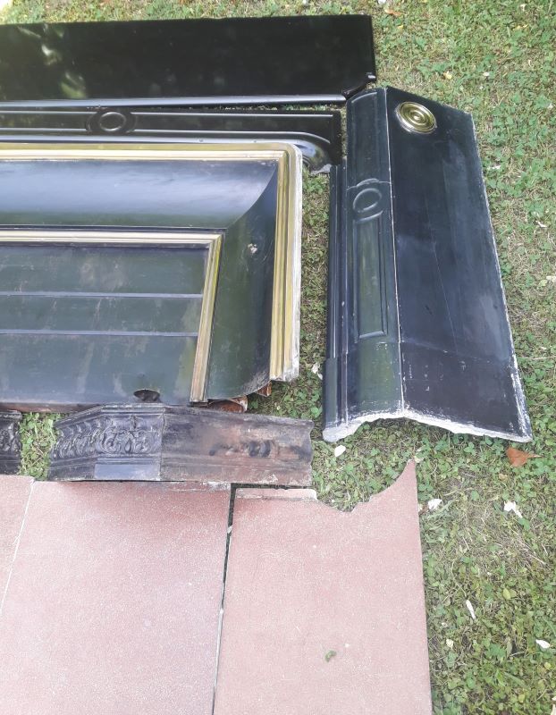 Fireplace XVIII° black marble louis XIV style with narrowed and floor slabs