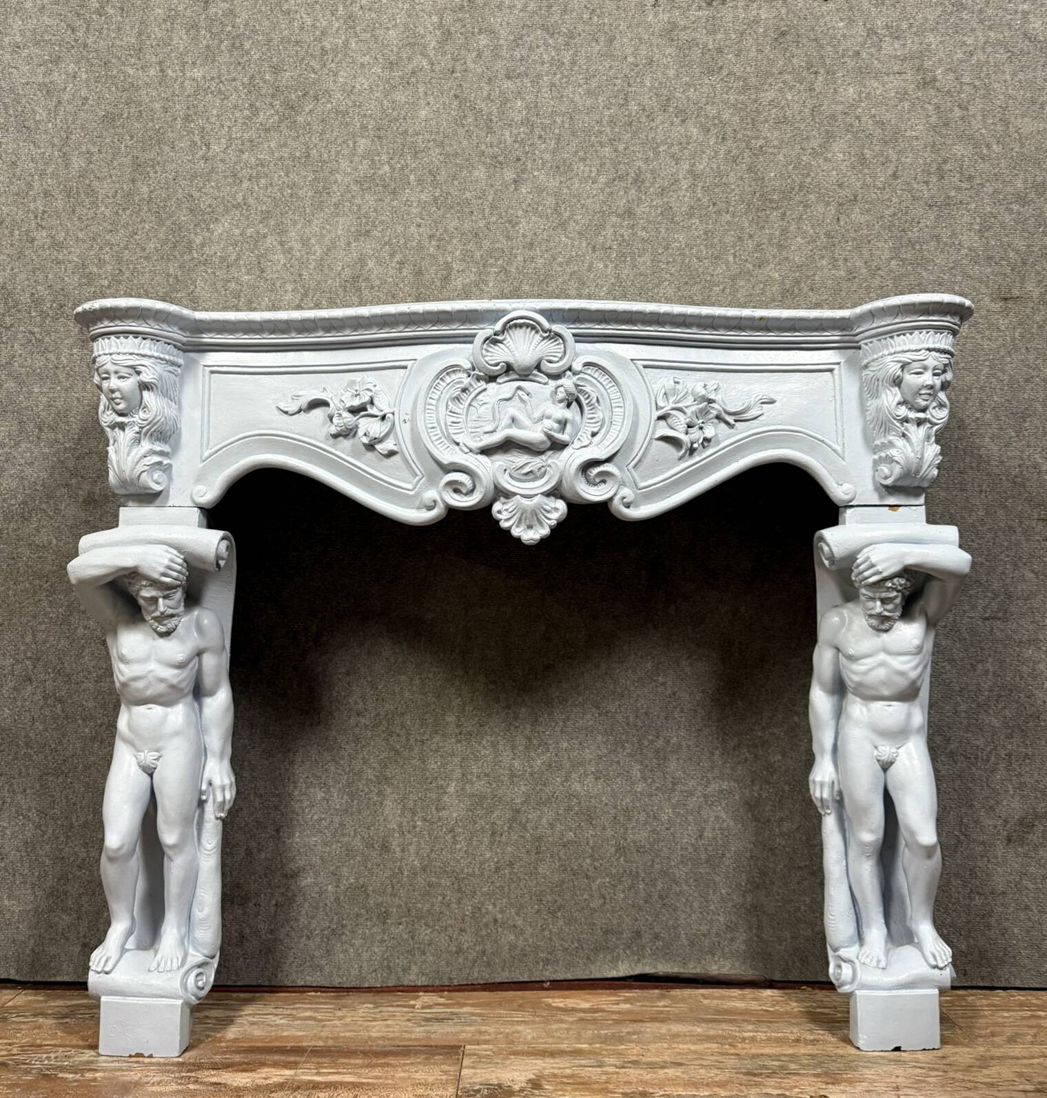 Del Torrione: Renaissance-style castle fireplace in painted plaster