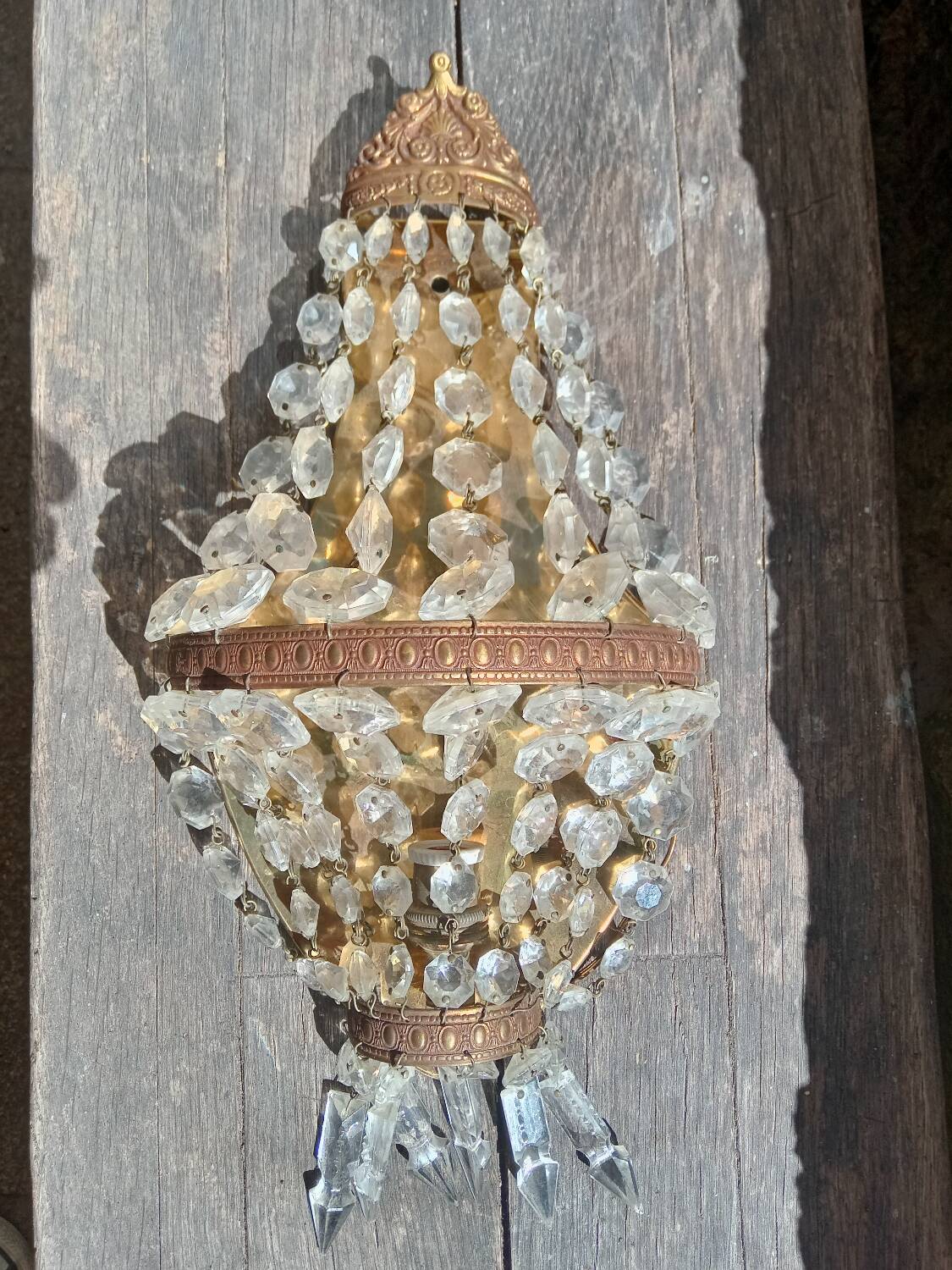 Balloon wall lamp with tassels