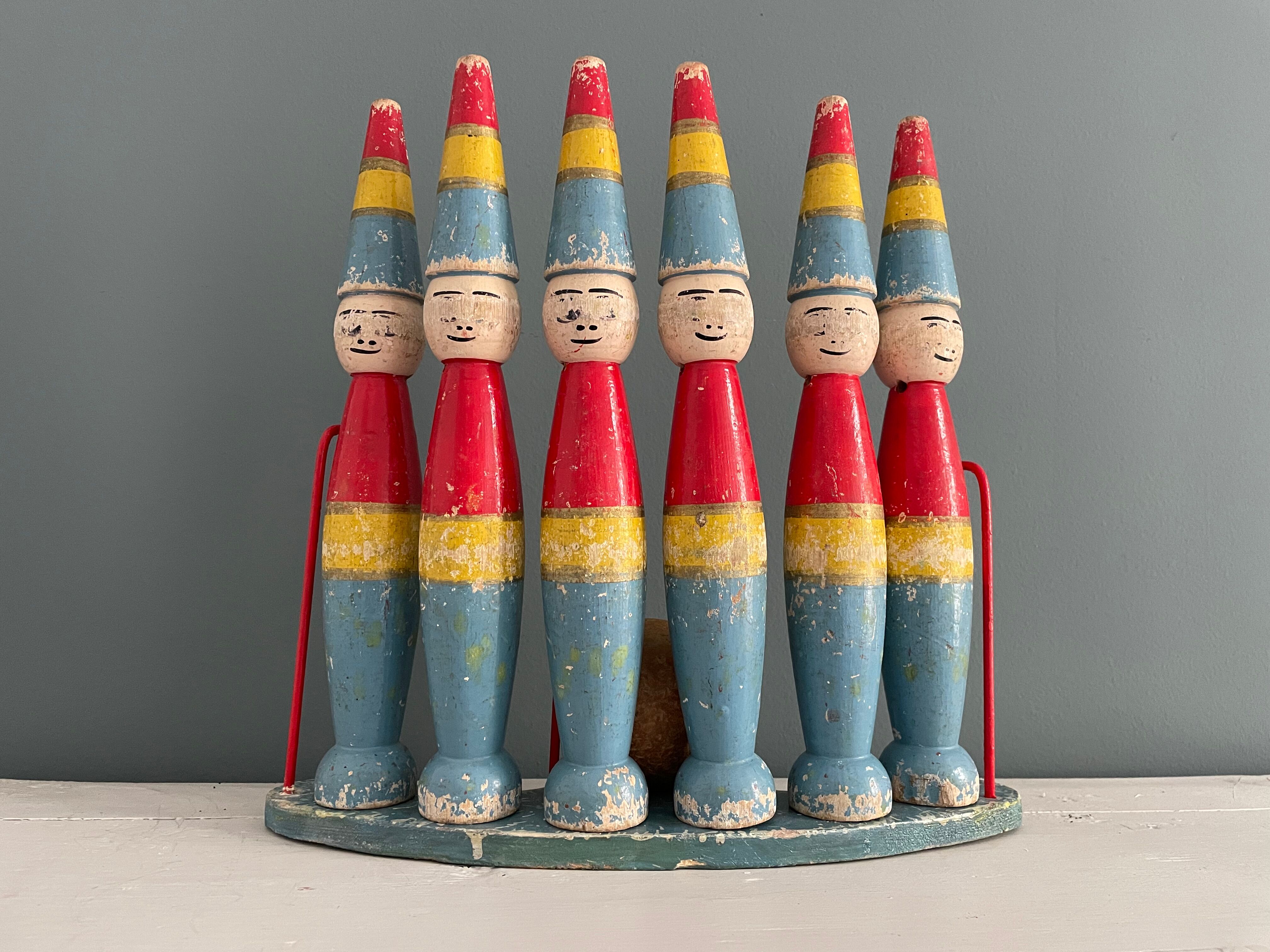 Old bowling game from the 1930s