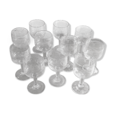 11 verres à pied, verre taillé, motif guirlande, 1960