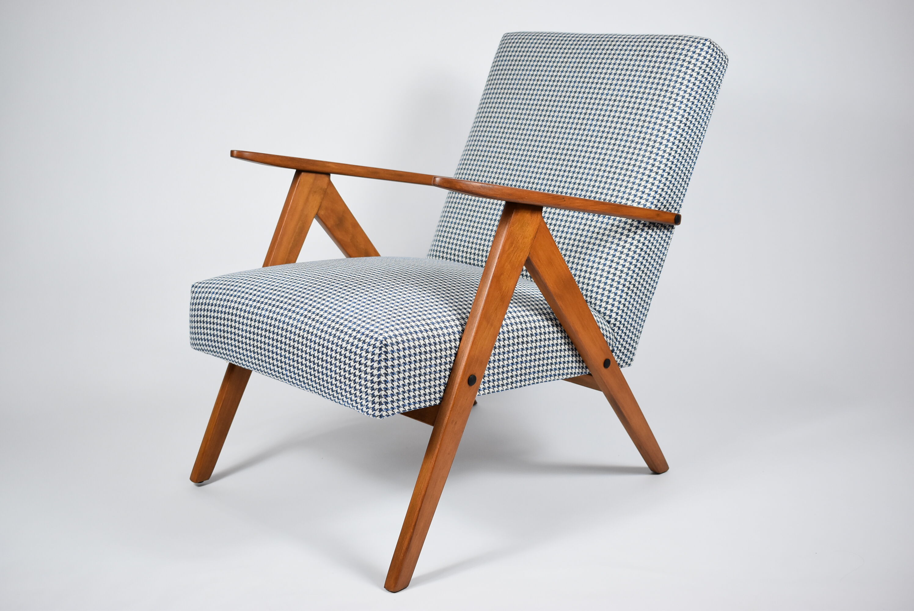 Vintage original armchair 60s, VAR edition, fully restored, poule fabric, stylish