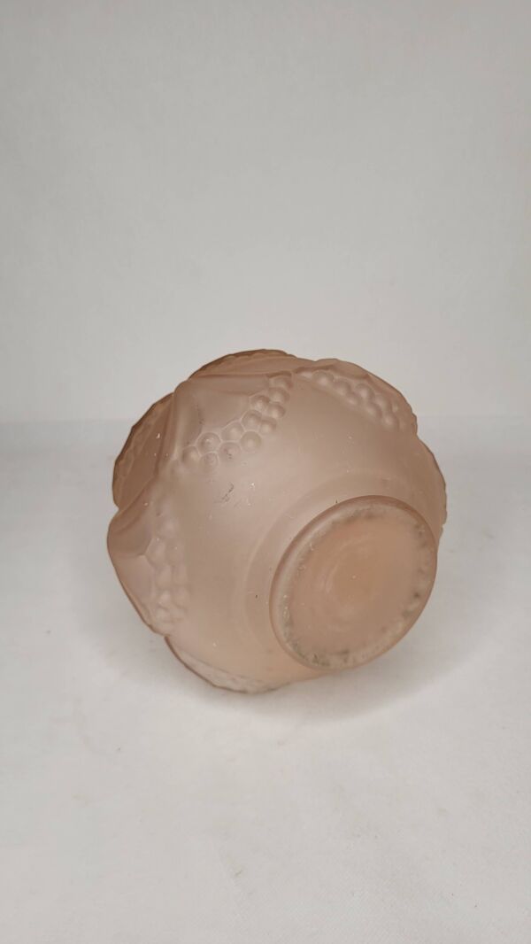 Vase boule Art déco, verre rose