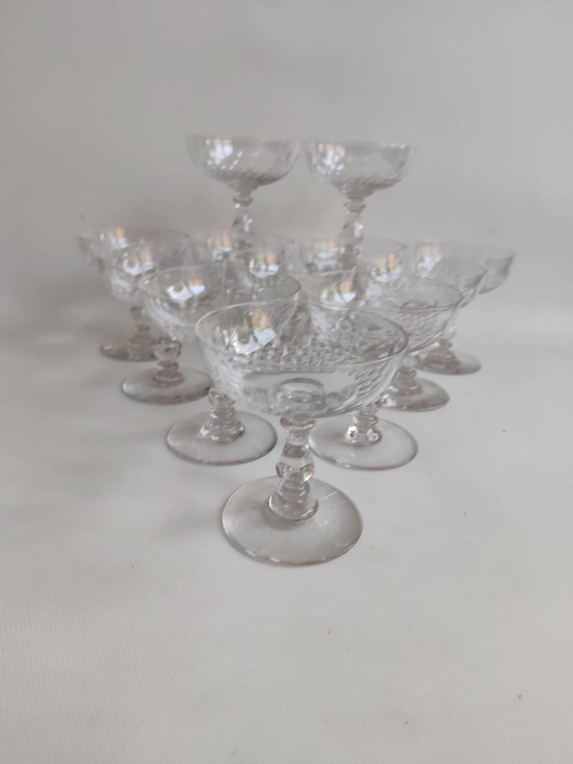 12 coupes à champagne en cristal Baccarat, vers 1920