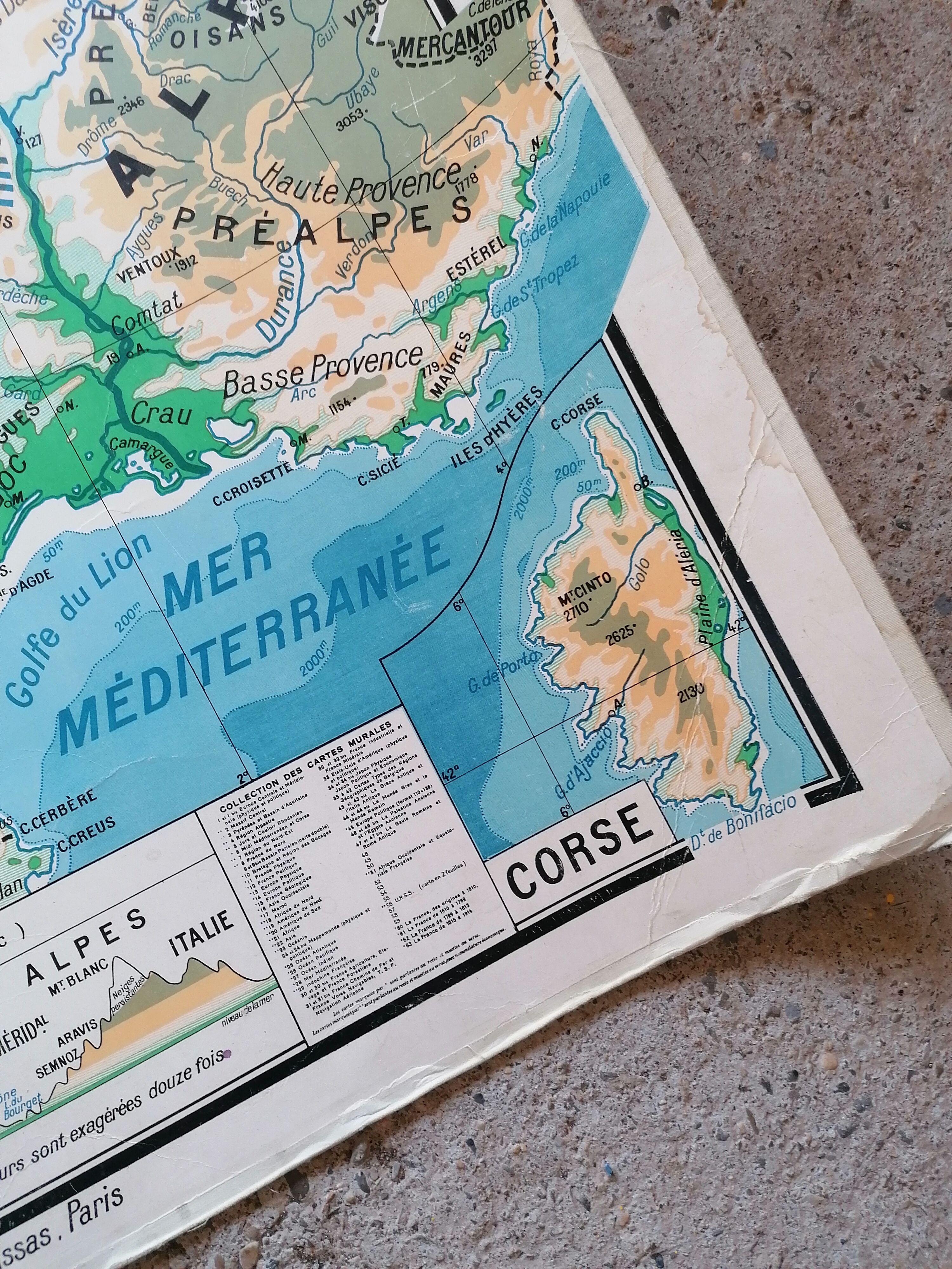 Old physical France map N°11 Hatier Kaeppelin cardboard.