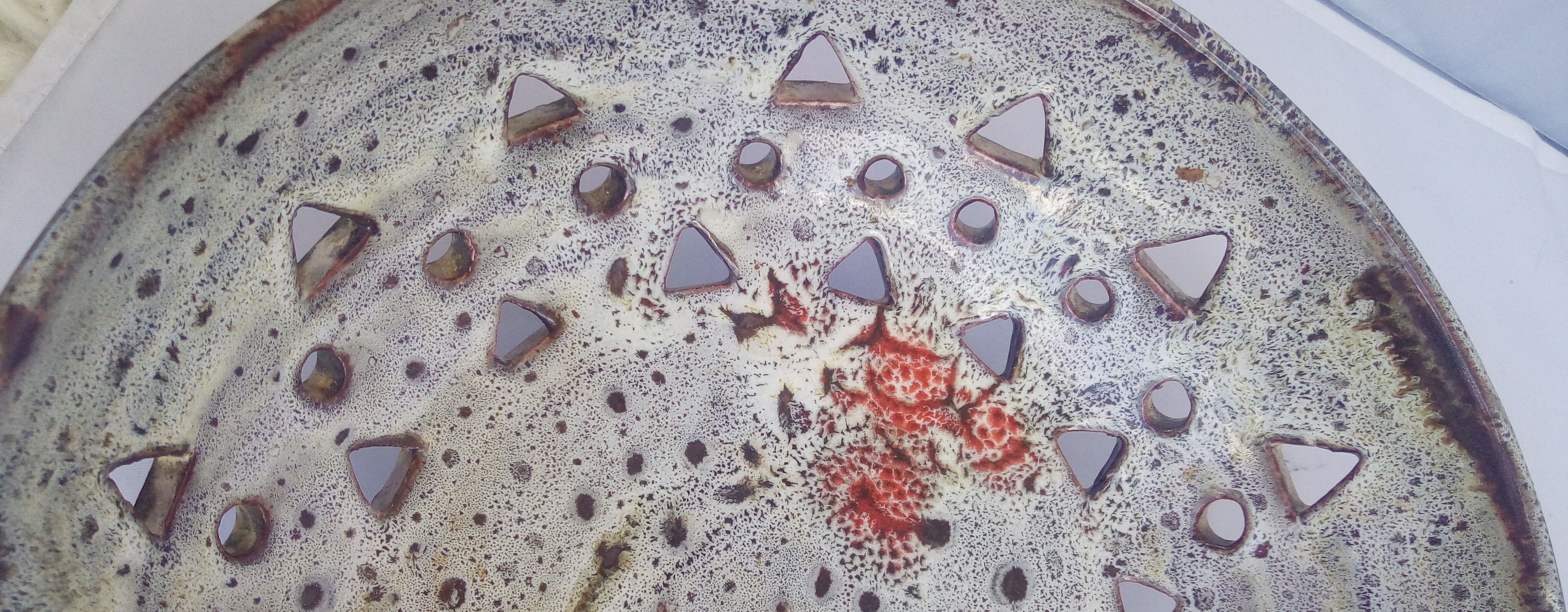 Ethnic cut in grey and brown enamelled earth