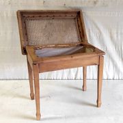 Table d'appoint en bois massif et cannage - mid. XXème