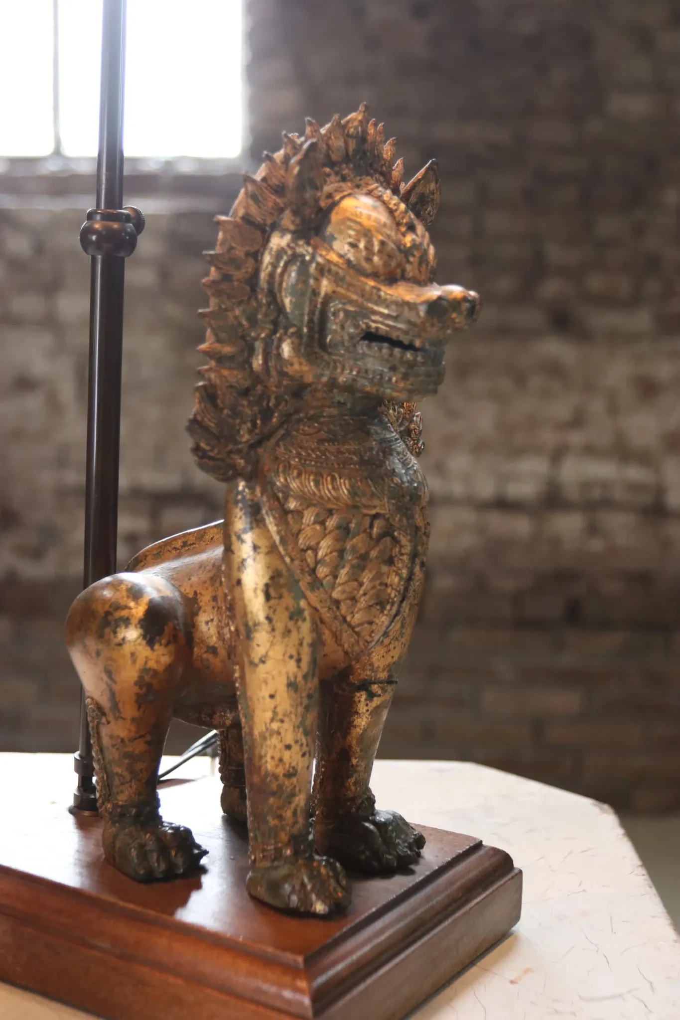 Pair of table lamps with gilt bronze Singha lions – Thailand, 1970s