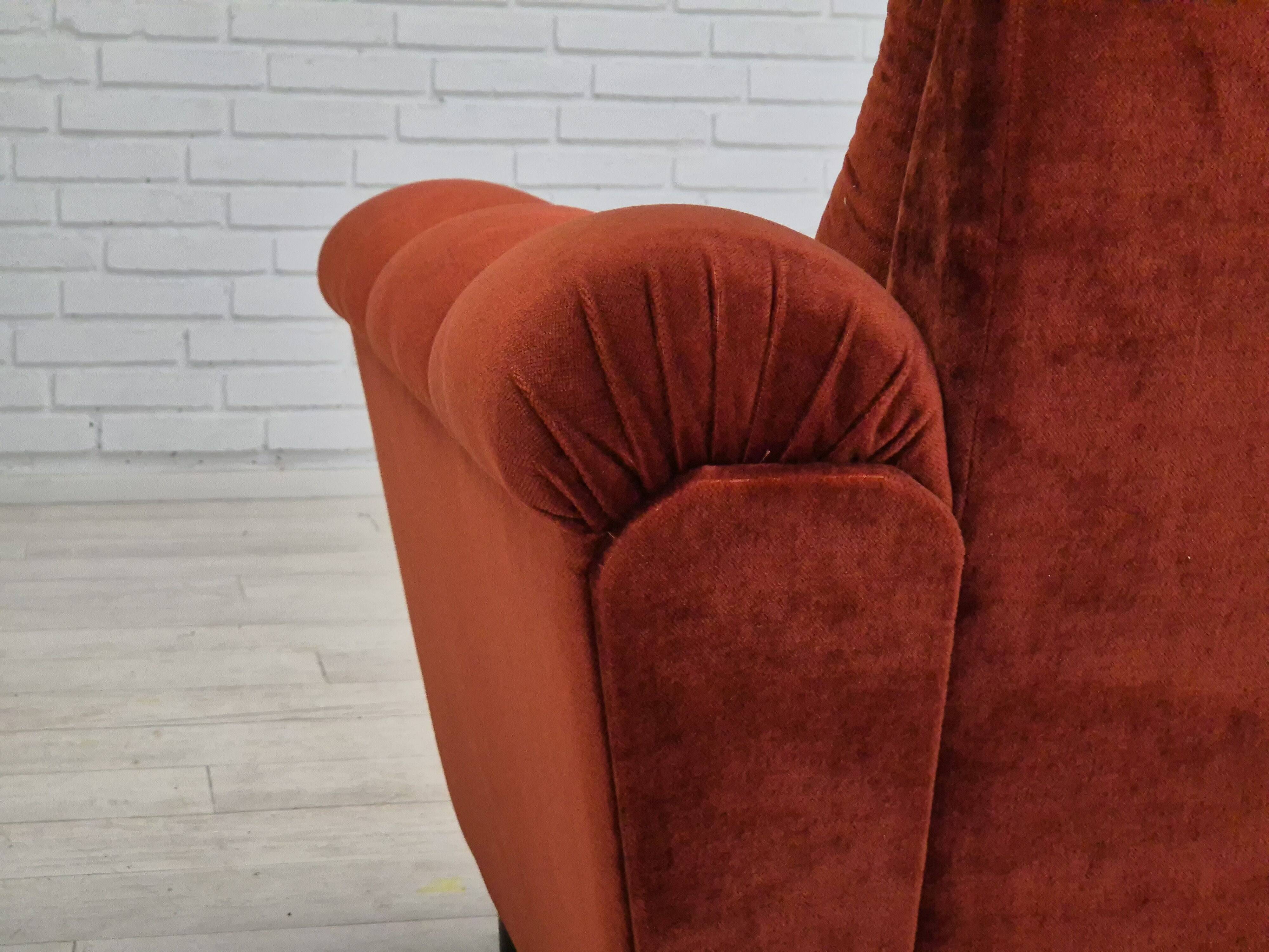 Années 1980, fauteuil relax danois meuble en velours marron/rouge.
