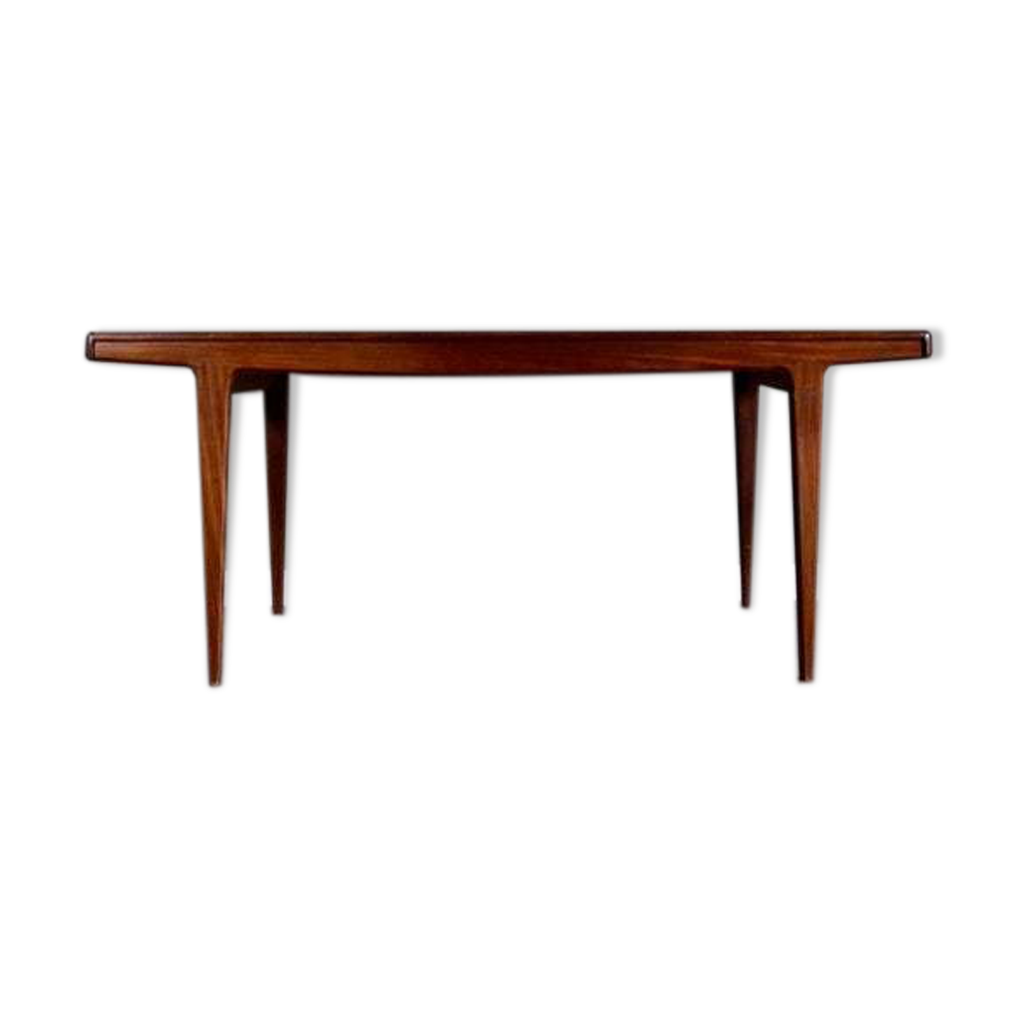 Extending teak table