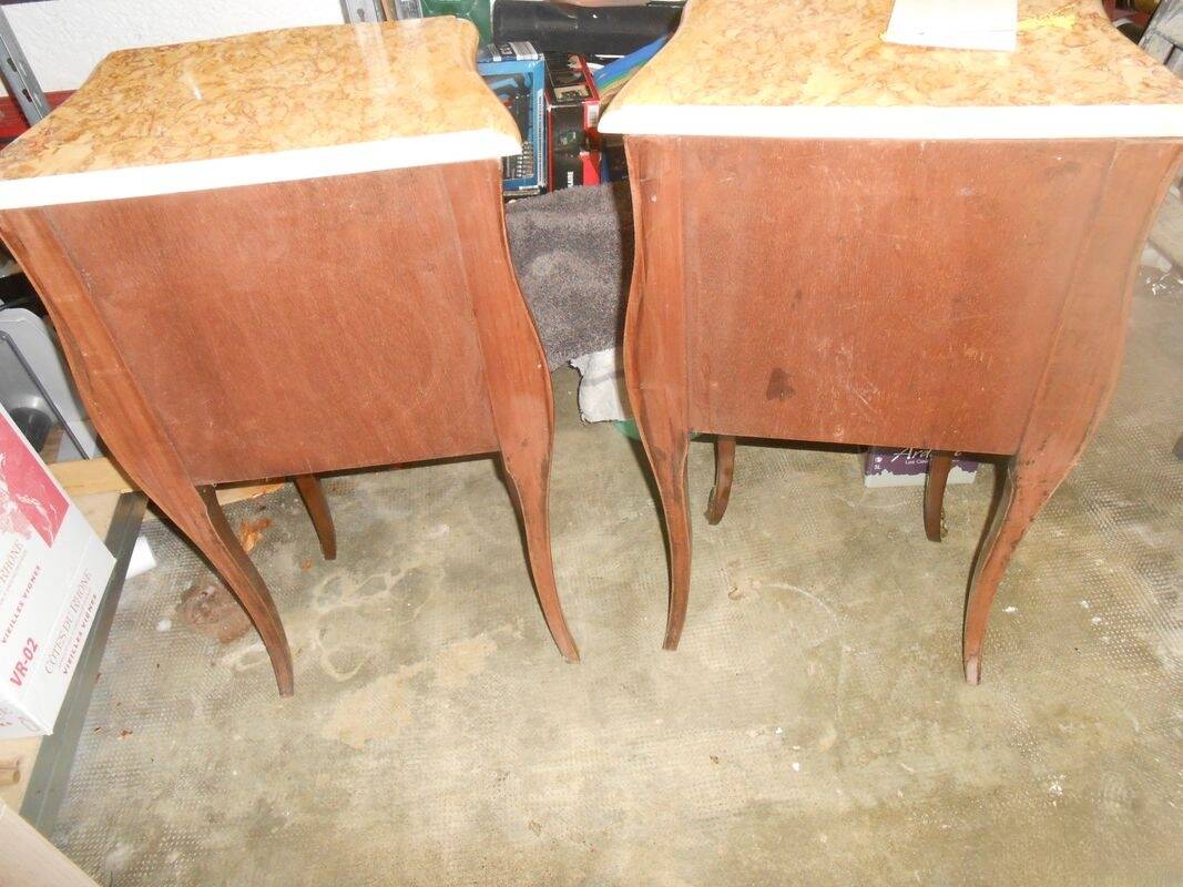 2 tables de chevet de style Louis XV