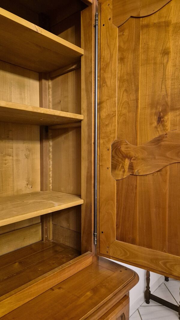 Buffet/Vaisselier en merisier Louis XV