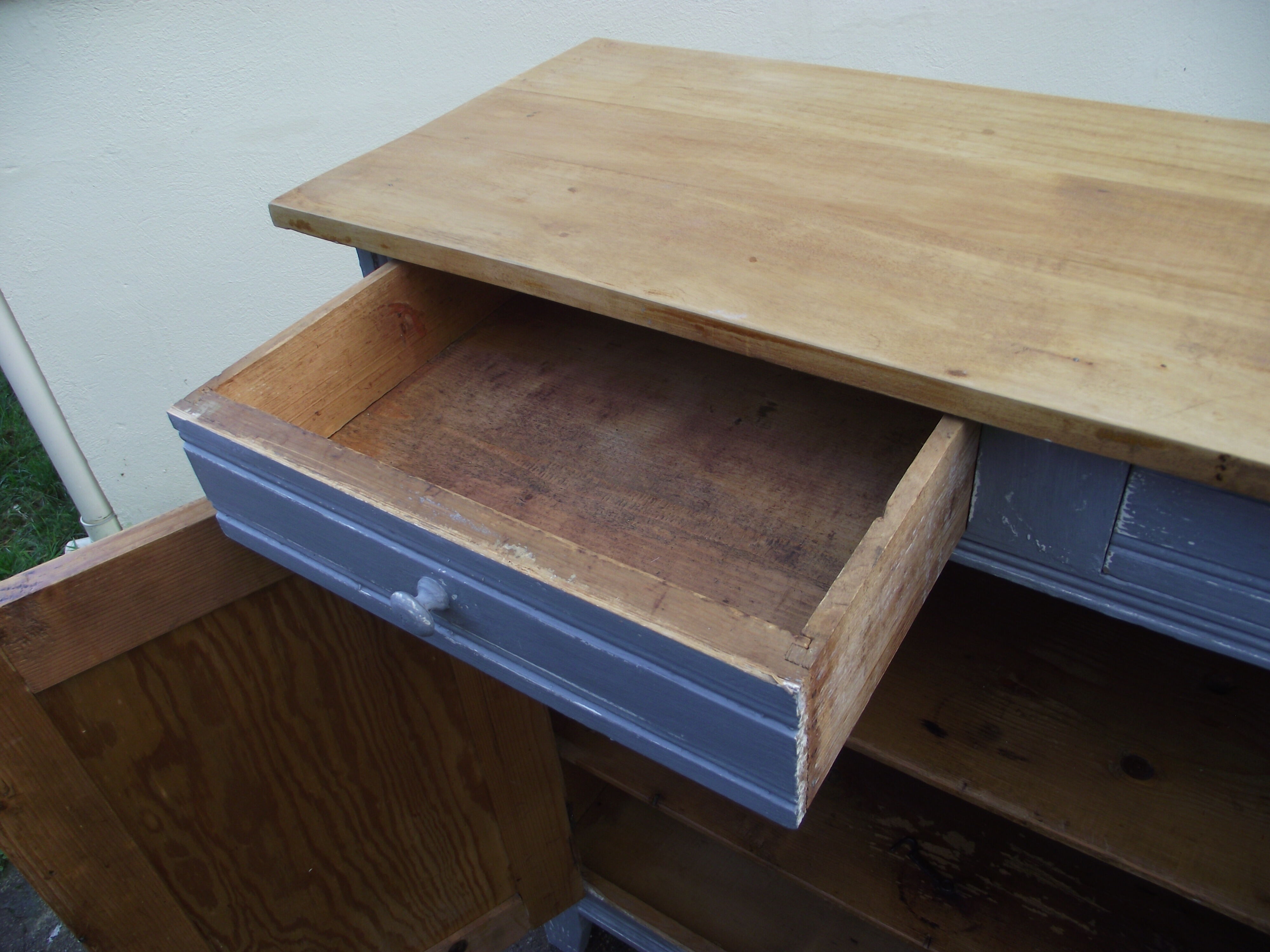 Skated Parisian buffet