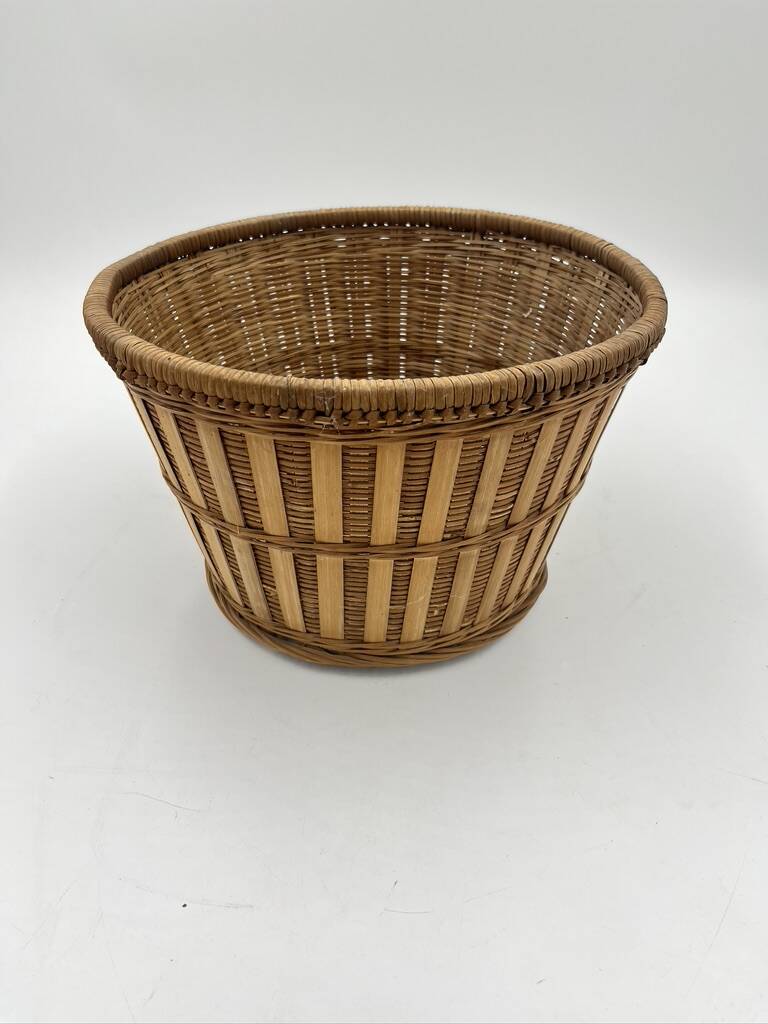 Wicker plant pot
