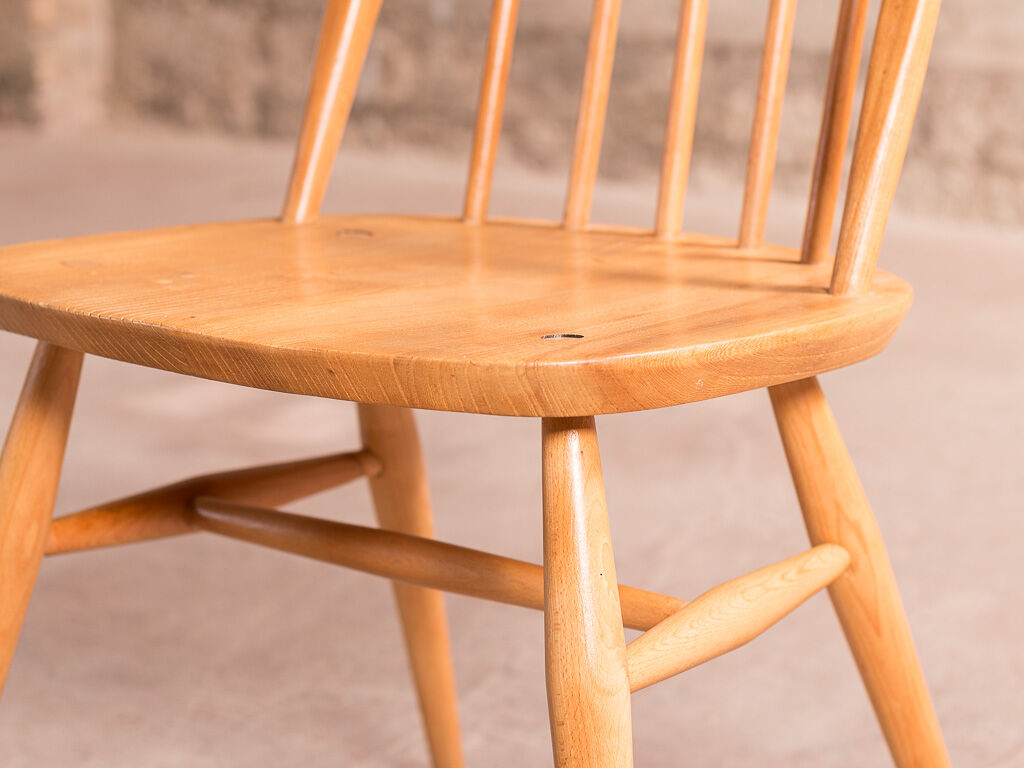Set of 4 Windsor Quaker chairs by Lucian Ercolani for Ercol, United Kingdom, 1960s.