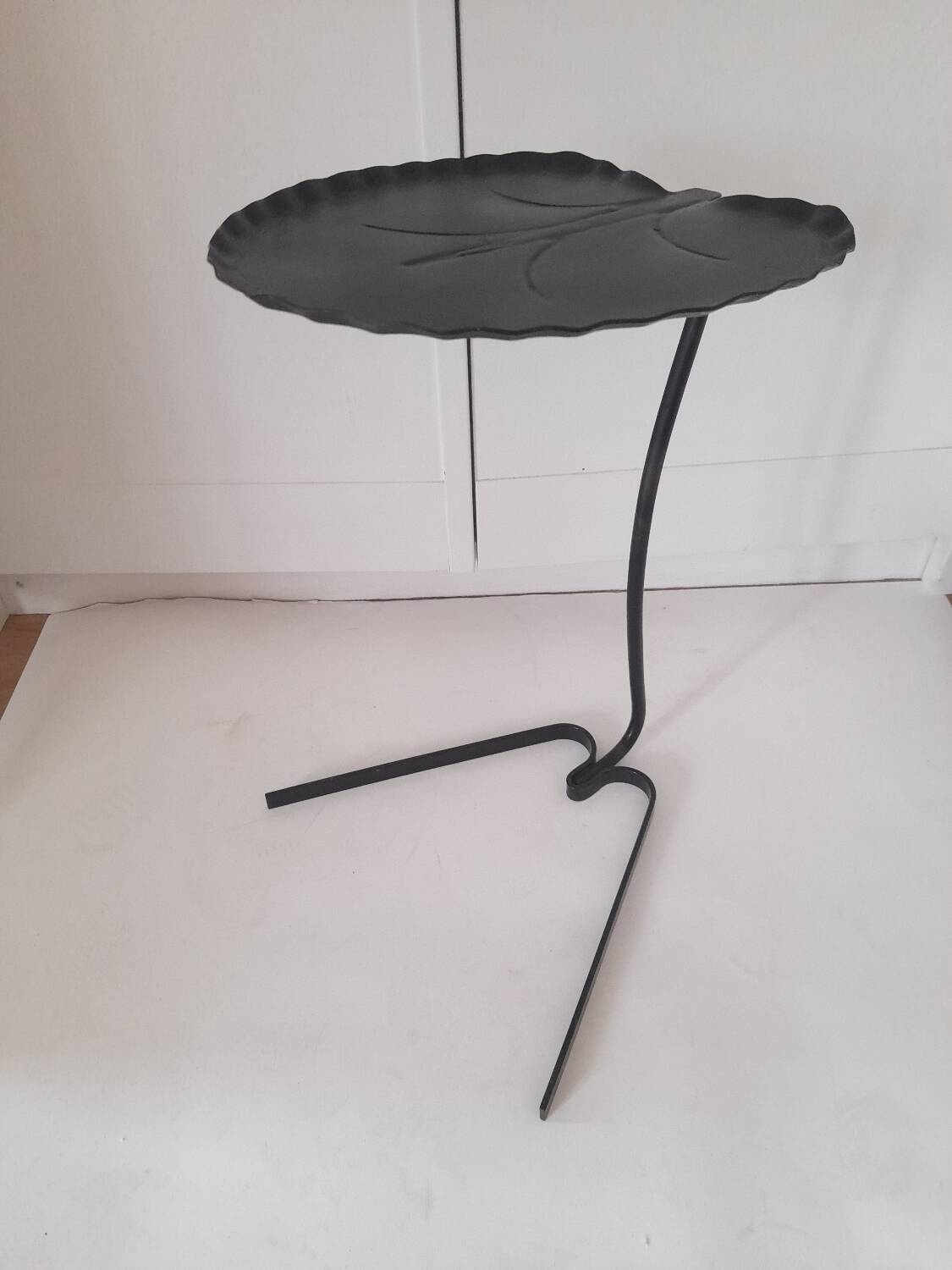 Small side table lily pad by Salterini