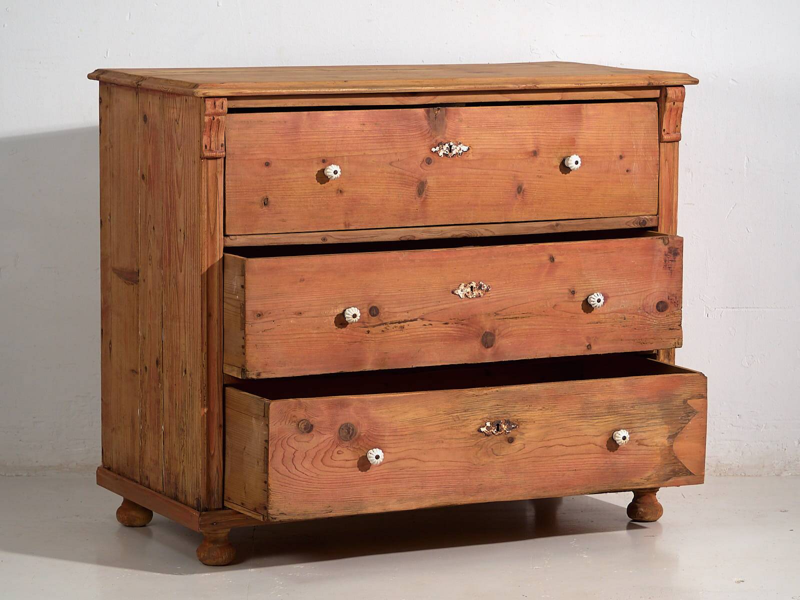 Antique solid wood chest of drawers (c.1920)