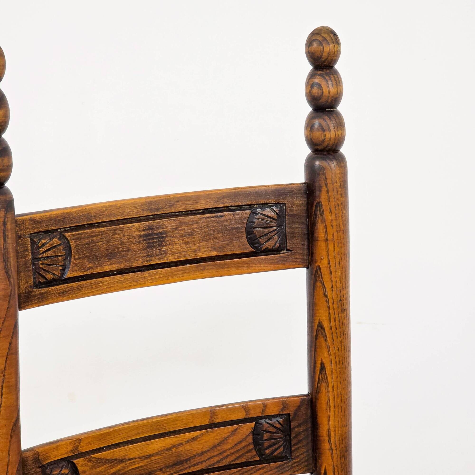Set of 4 brutalist chairs in carved wood and straw – Circa 1940
