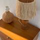 Lampe pied bois et raphia