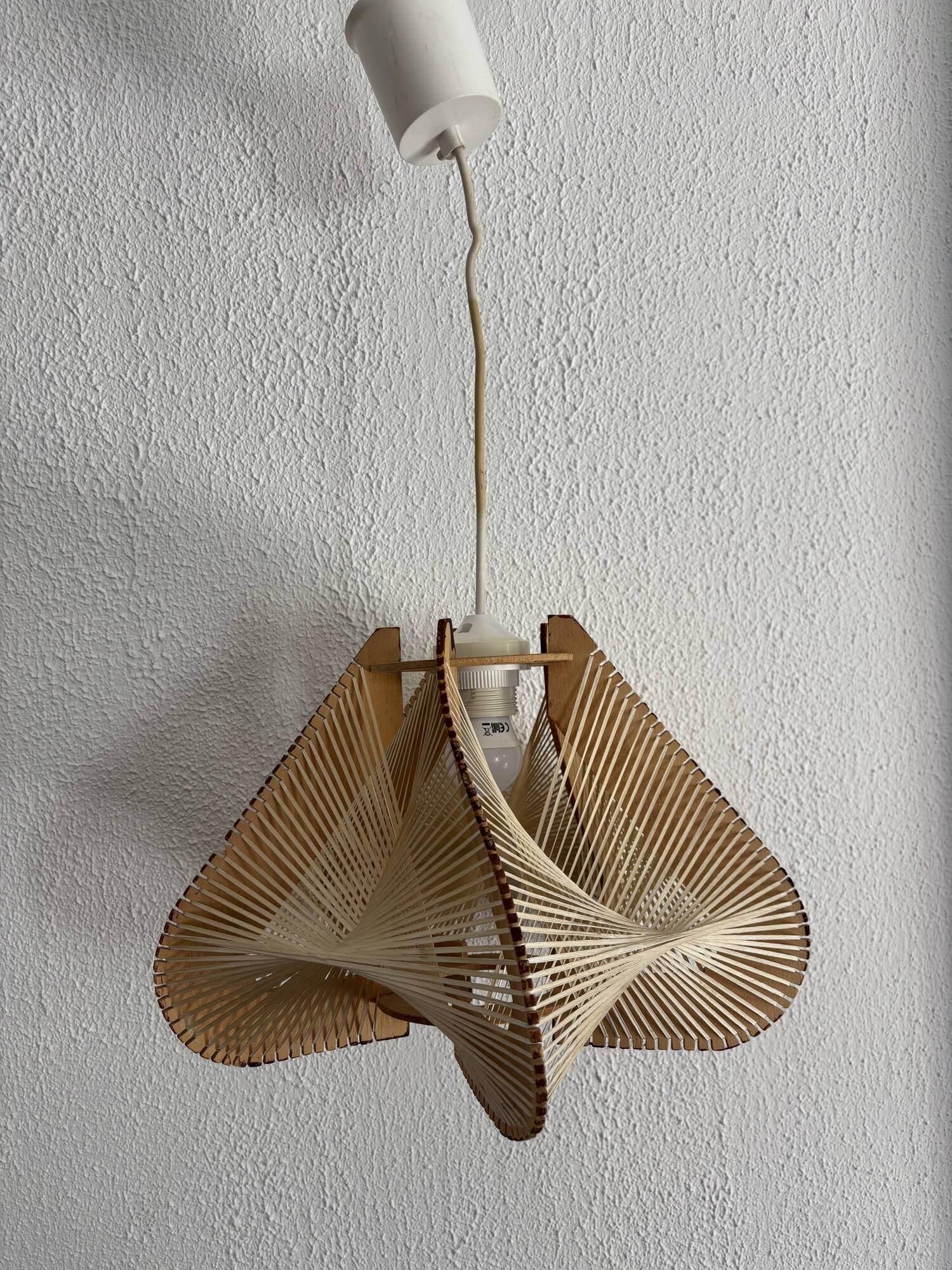 Vintage 1960s Scandinavian pendant light, wire and wood - 23 x 35 cm