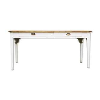 Farm table