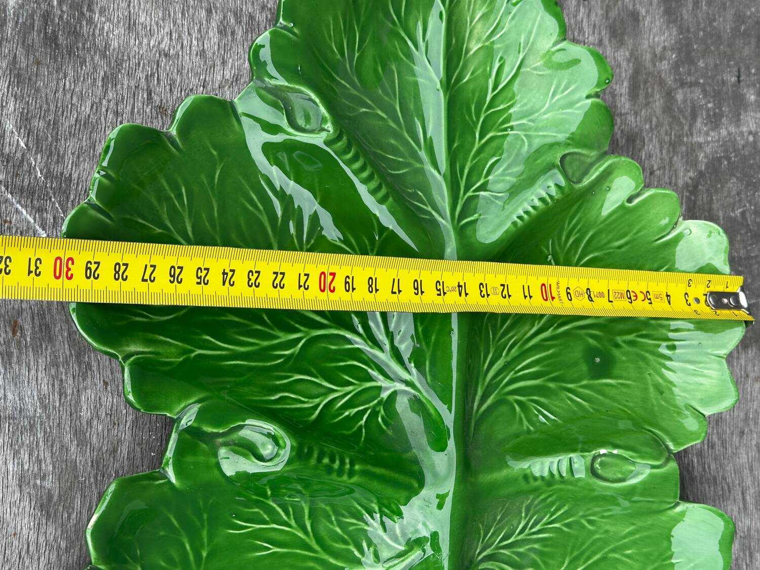 Green Ceramic Hors d'Oeuvres Dish in Leaf Shape, Art Deco Period