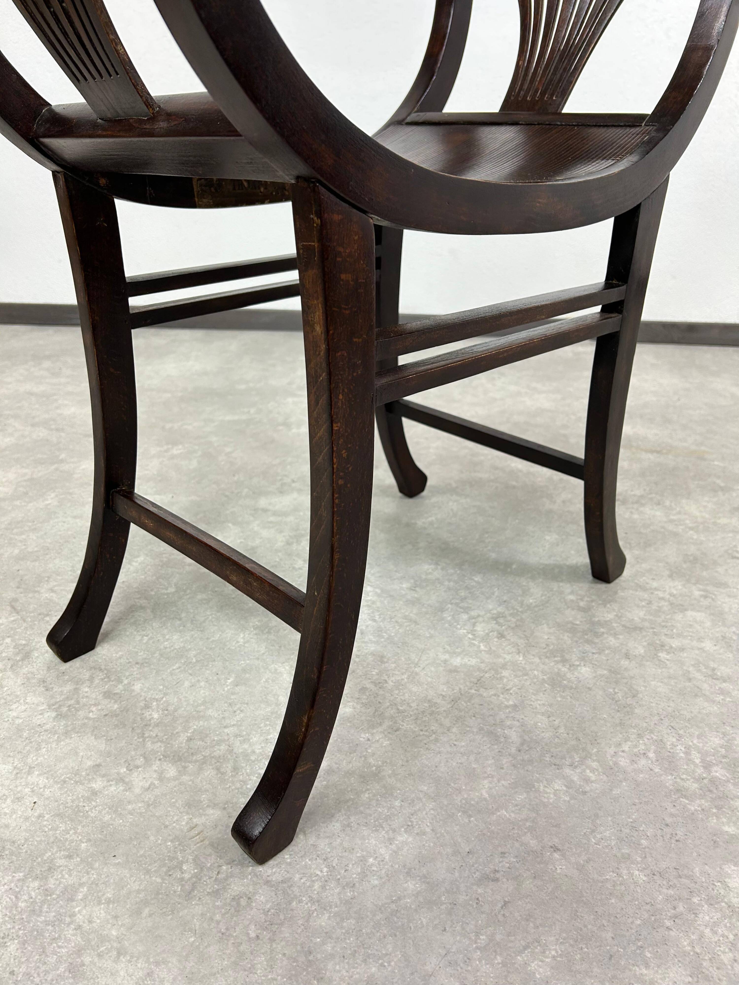Causeuse no.6623 par Thonet
