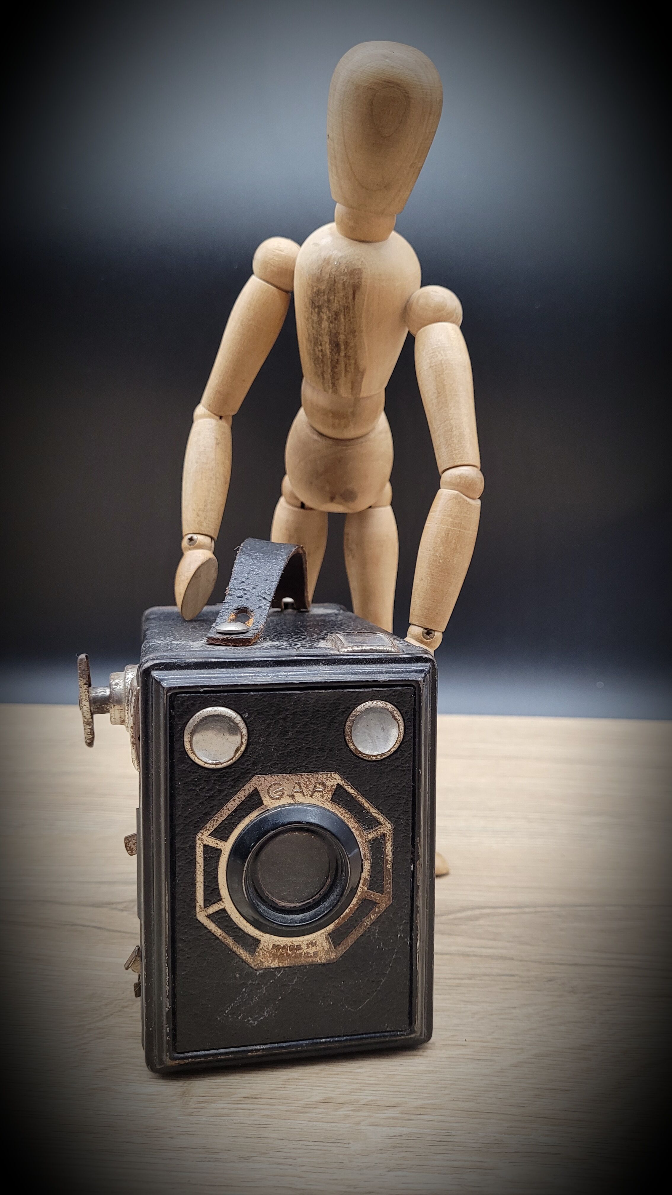 Gap box camera