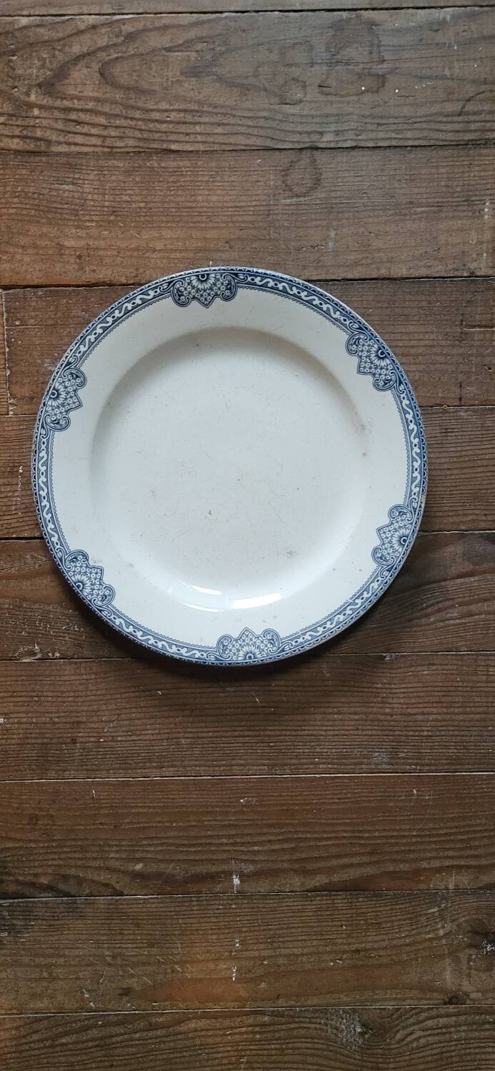 Jumièges Iron Earth Plate