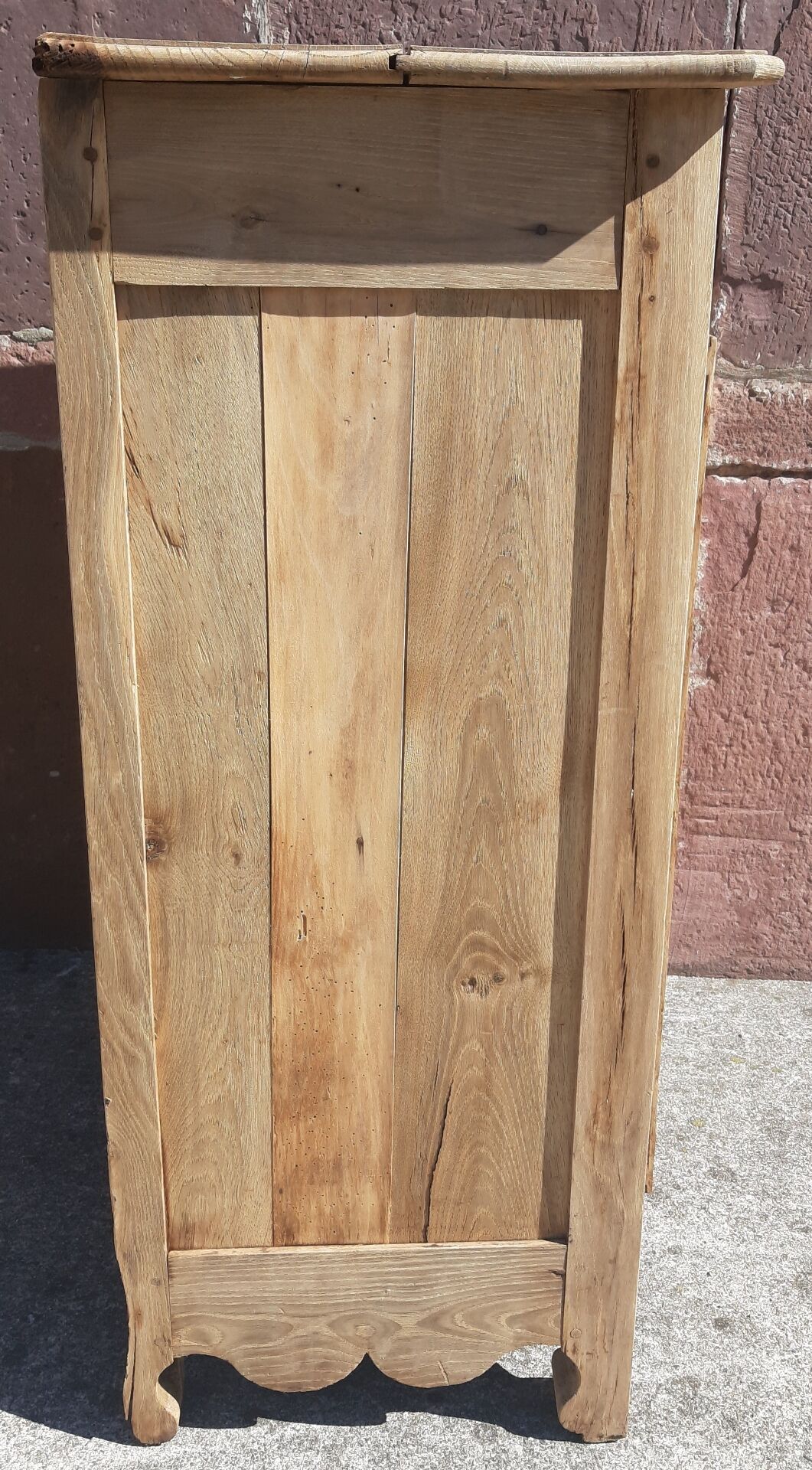 Confiturier or sideboard.