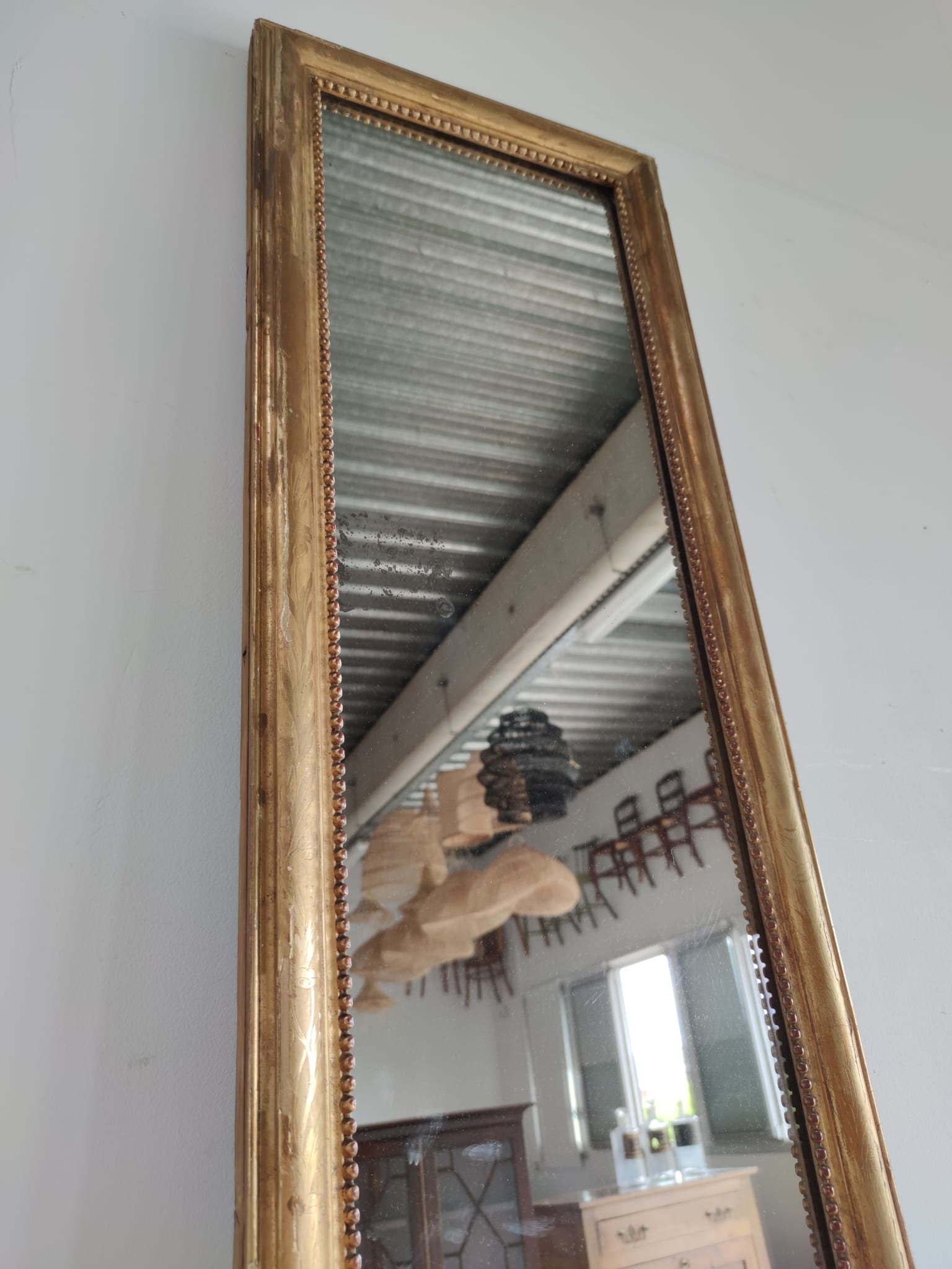 Long wooden mirror and gilded stucco with pearl rays H: 2m45 L: 40cm
