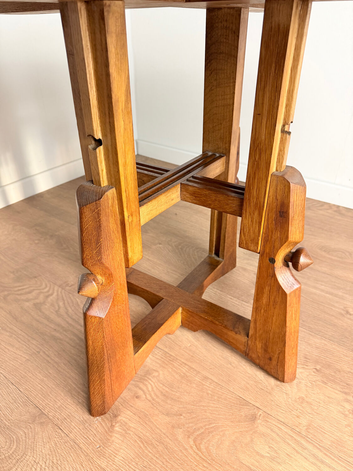 Height-adjustable table in oak and ceramic – Guillerme & Chambron, France