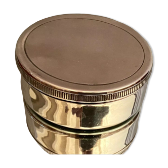 Oval shaped box in silver metal
