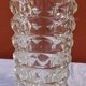 Vase en verre moulé