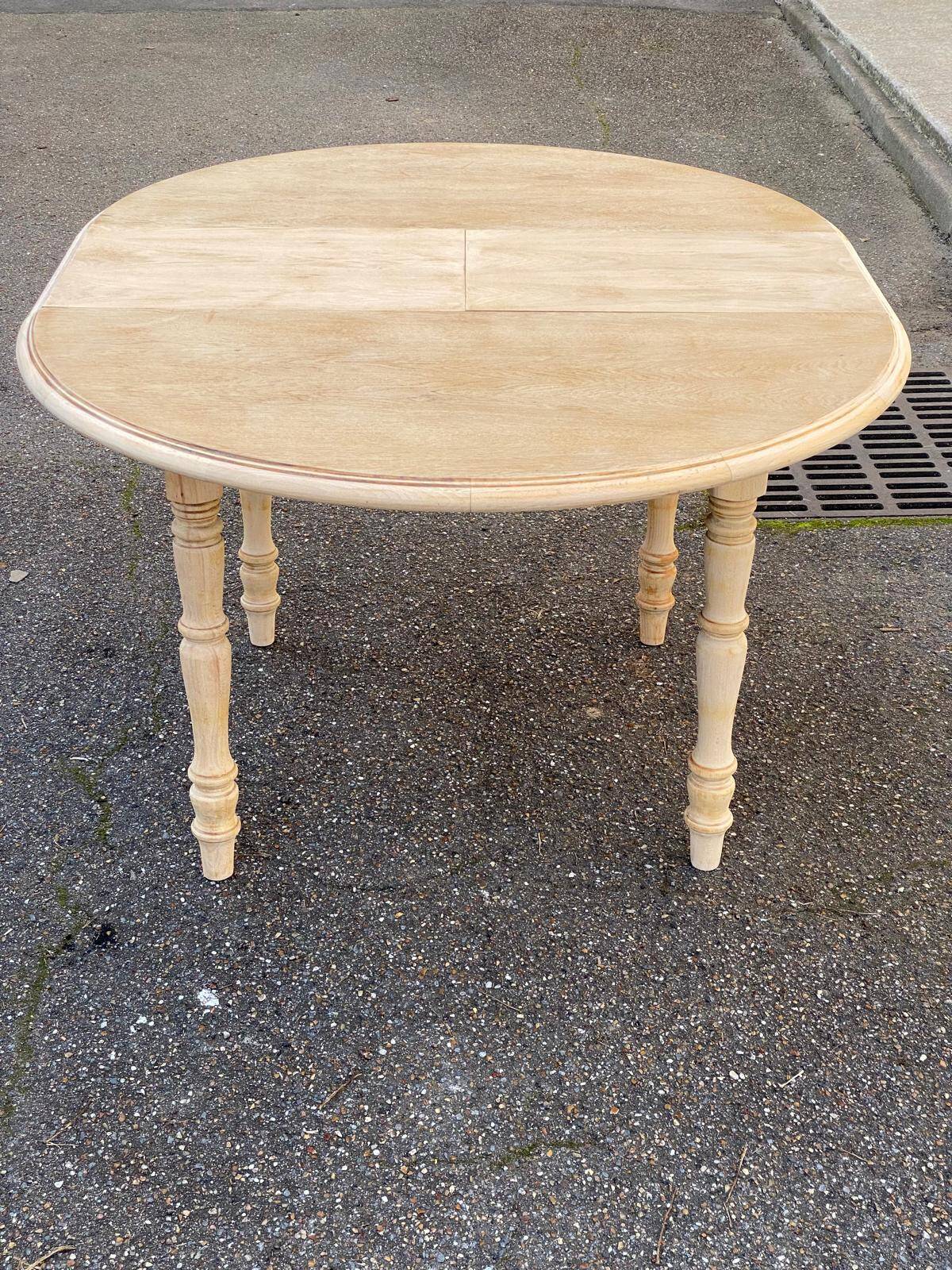 Renovated Louis Philippe round extendable dining table 115cm for 6 people.