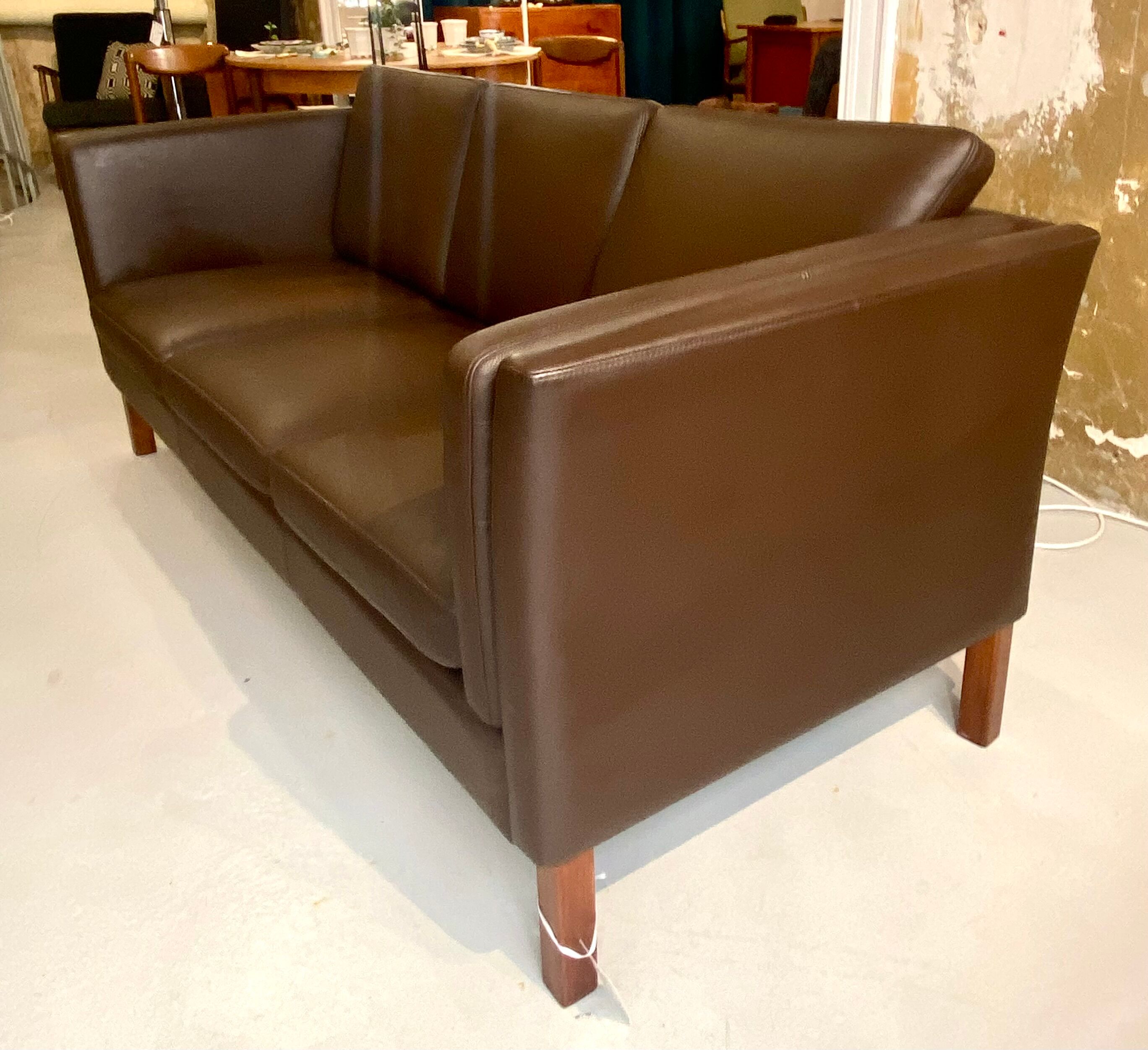 Danish leather sofa 3 places