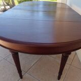 Extendable mahogany table with 6 tapered and fluted legs, Louis XVI style