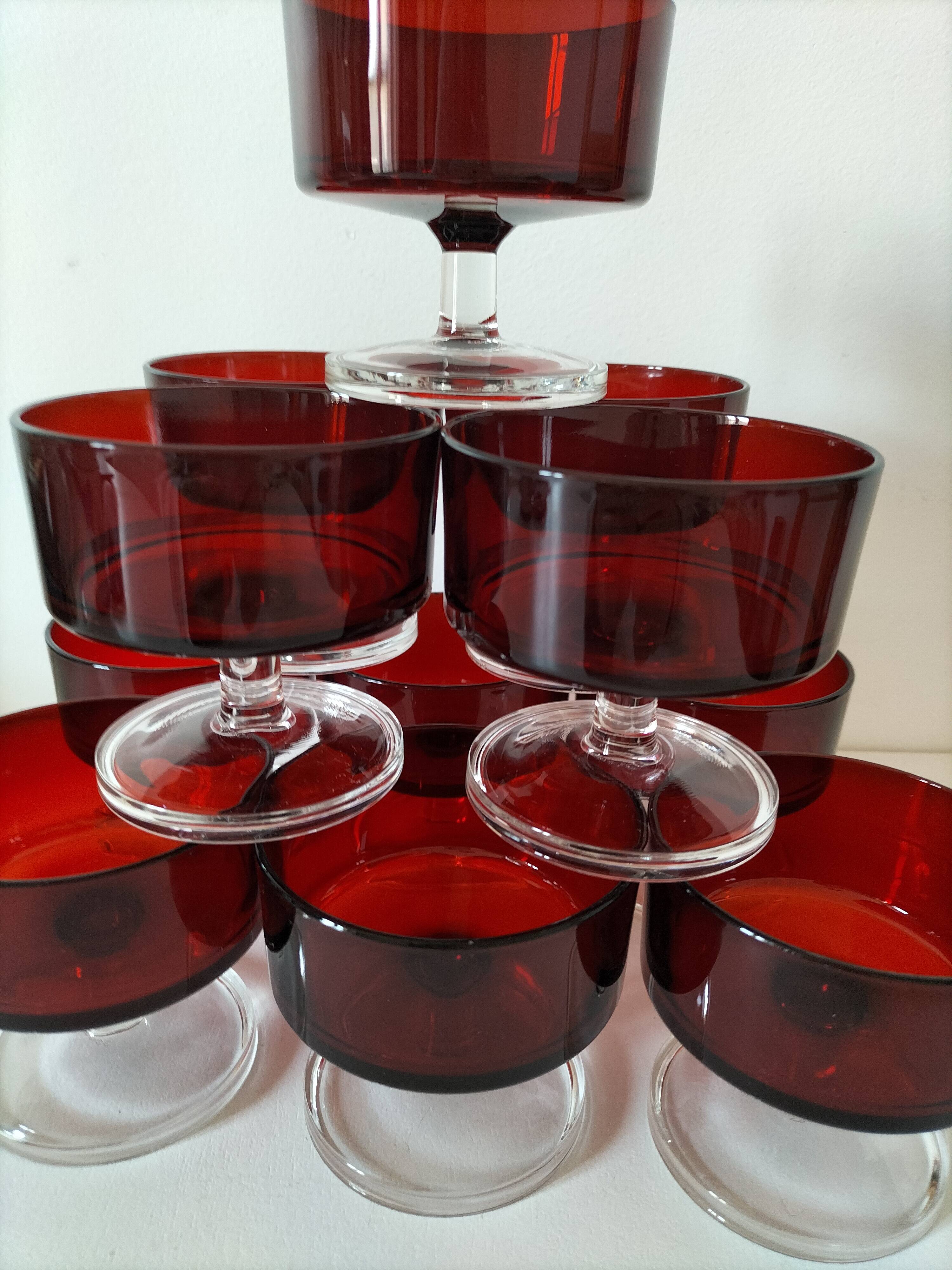 Ensemble 11 verres teinte rubis années 70