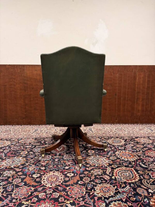 Chaise de président anglaise verte