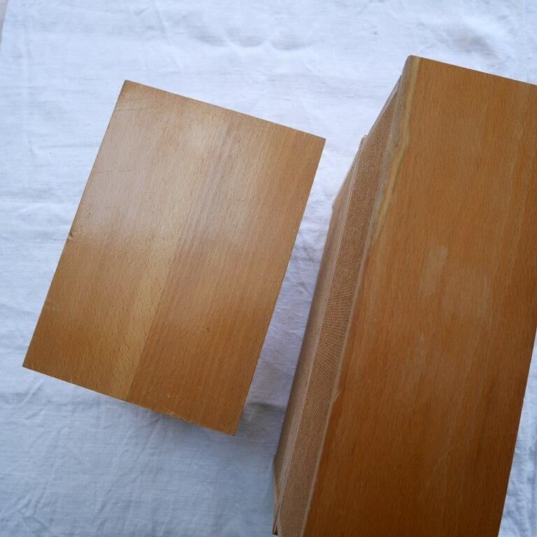 Buffet et table en bois pour poupée