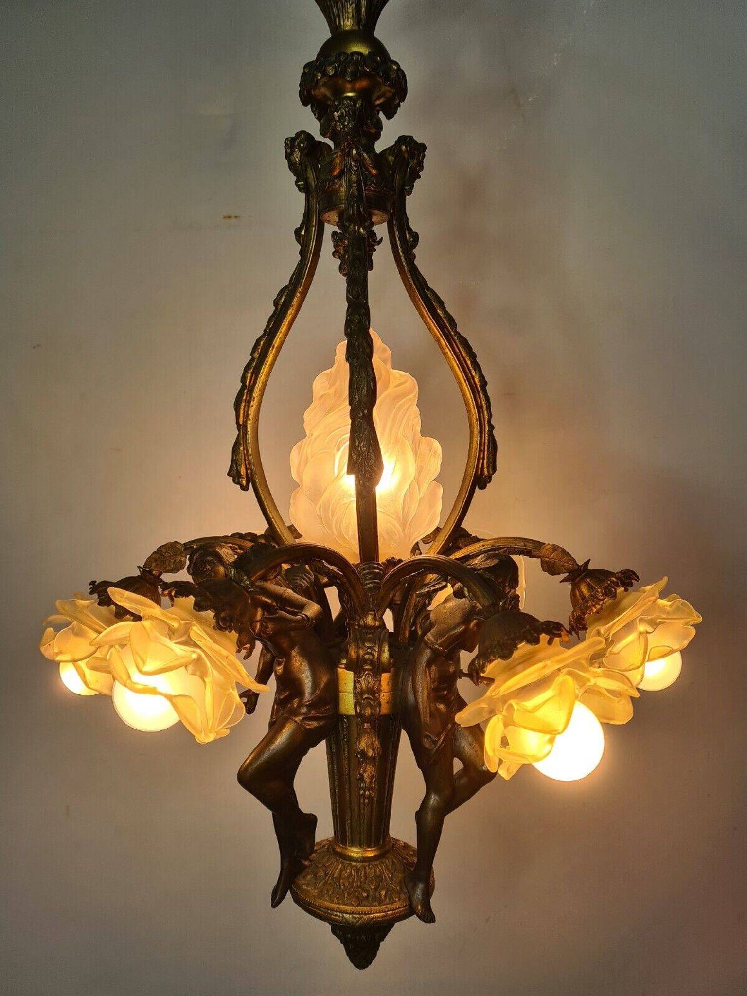 LOUIS XV style chandelier in gilded and patinated bronze with draped women
