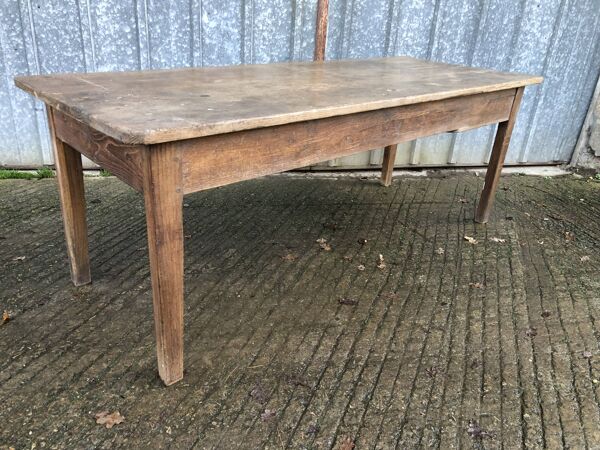 Table de ferme ancienne en chêne massif pieds gainés avec 1 tiroir en bout.