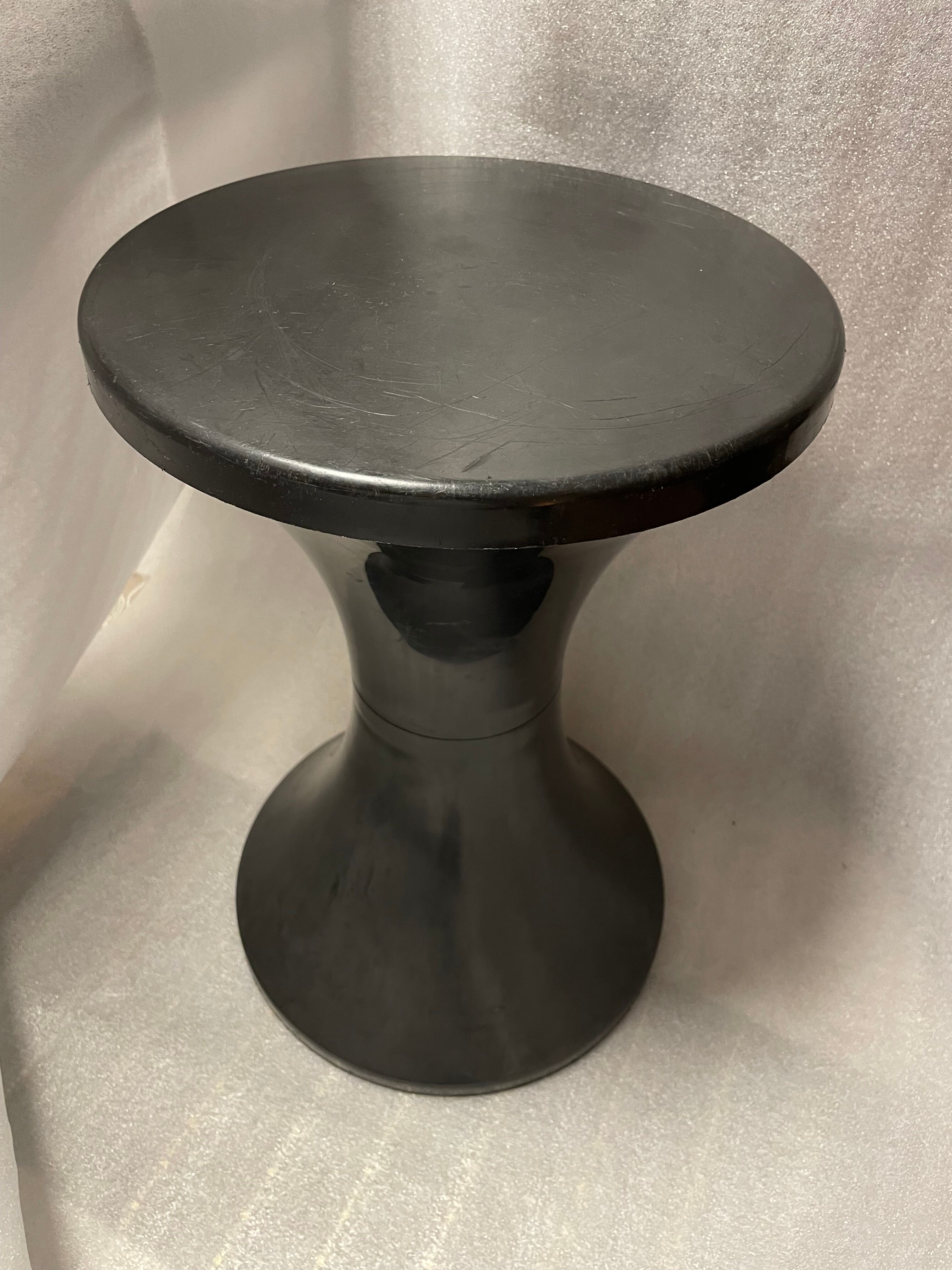 Tabouret stamp noir années 70