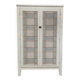 Armoire patinée en bois brut