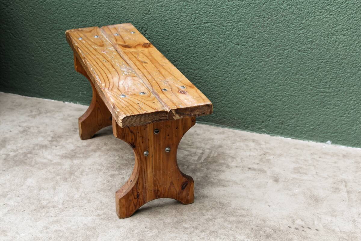 Small bench, pine steps