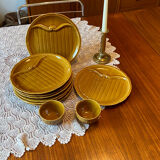 Service of 8 asparagus plates and its 2 sauce boats Gien 1960