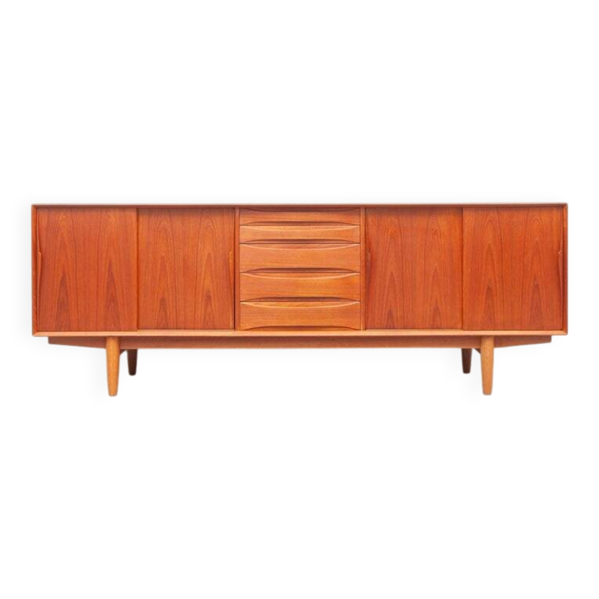 Grand buffet en teck par Dyrlund, années 1960.