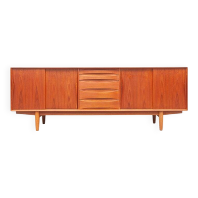 Grand buffet en teck par Dyrlund, années 1960.